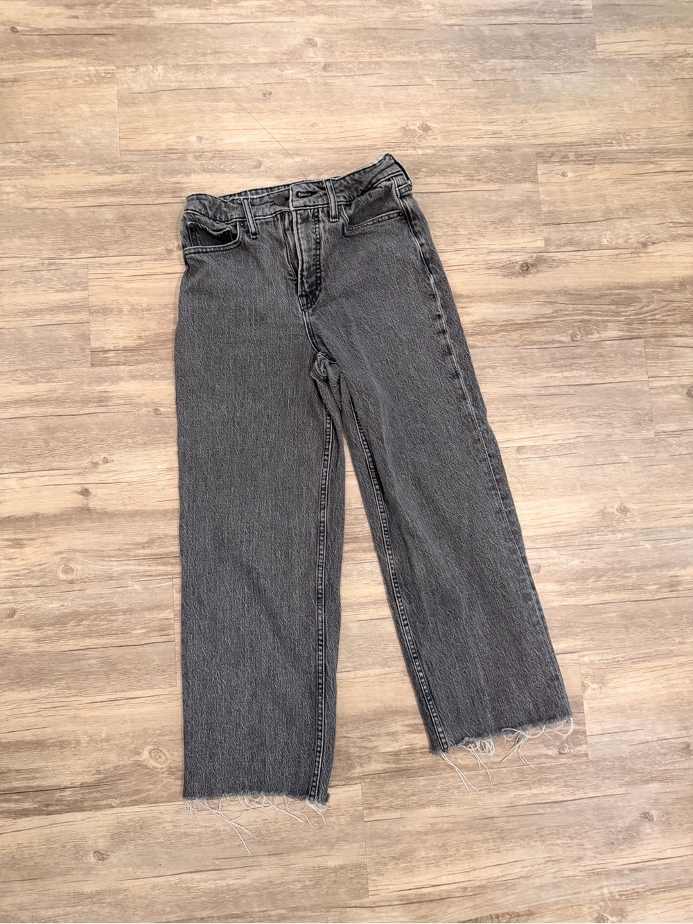 High-Rise Cropped Straight Jeans in Washed Black